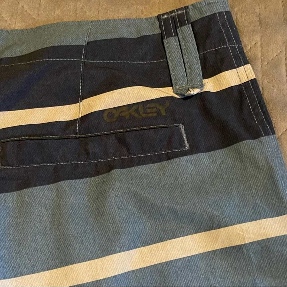 Oakley shorts mens size 30 EUC‎ blue/white